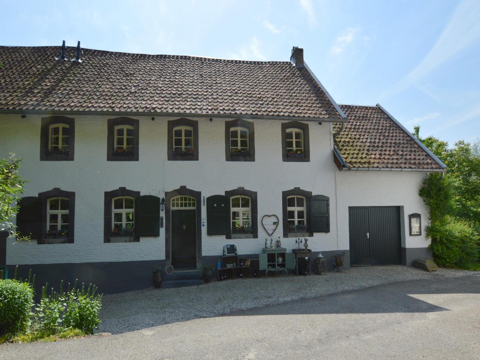 Stunning Holiday Home Near Forest In Slenaken Exterior foto